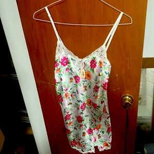 Brand new with tags women’s Victoria’s Secret chemises pajama sz large butterfly